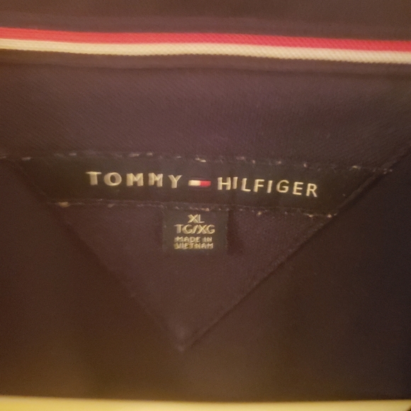 Tommy Hilfiger 2 button shirt - Picture 2 of 4